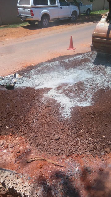 Storm water connection with road crossing