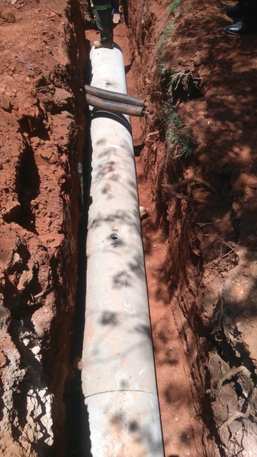 Storm water connection with road crossing