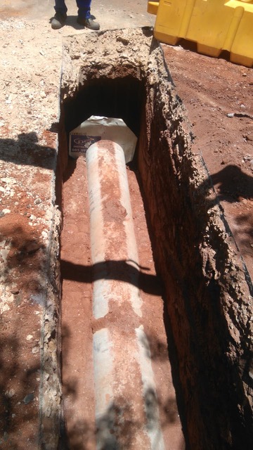 Storm water connection with road crossing