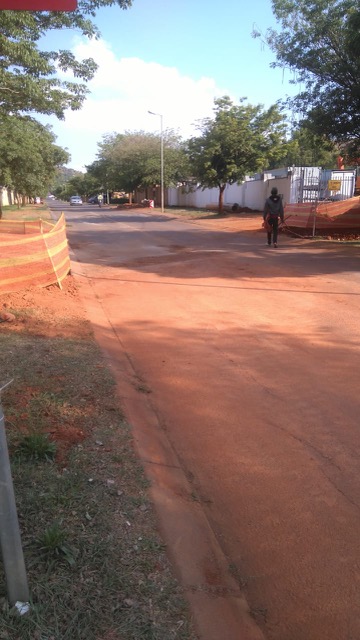 Storm water connection with road crossing
